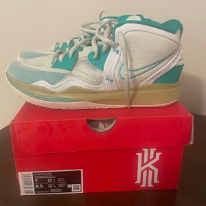 Nike Kyrie Infinity